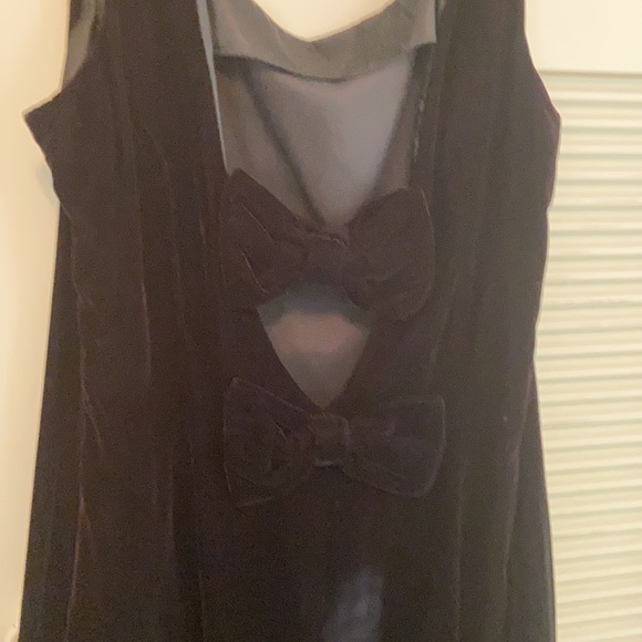 Maggy London Dresses & Skirts - MAGGY LONDON Sweet Bow Back Velvet Dress